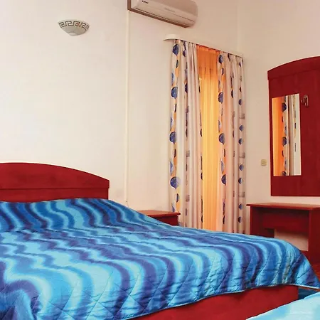 Dom wakacyjny Amazing In With 7 Bedrooms, Jacuzzi&wifi Podstrana