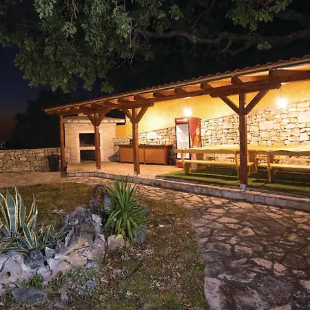 Pet Friendly In With Jacuzzi Podstrana
