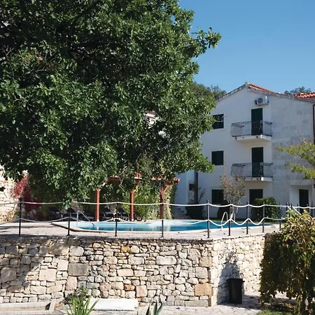 Amazing In With 7 Bedrooms, Jacuzzi&wifi * Podstrana