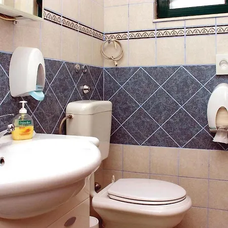 Pet Friendly In With Jacuzzi Podstrana