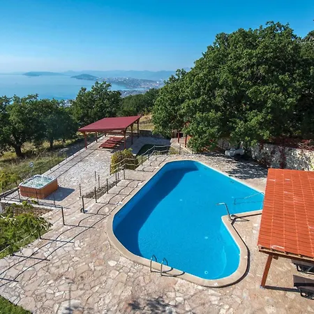 Pet Friendly In With Jacuzzi Casa de Férias Podstrana