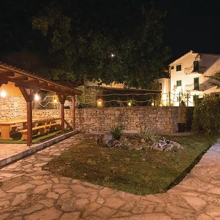 Amazing In With 7 Bedrooms, Jacuzzi&wifi * Podstrana